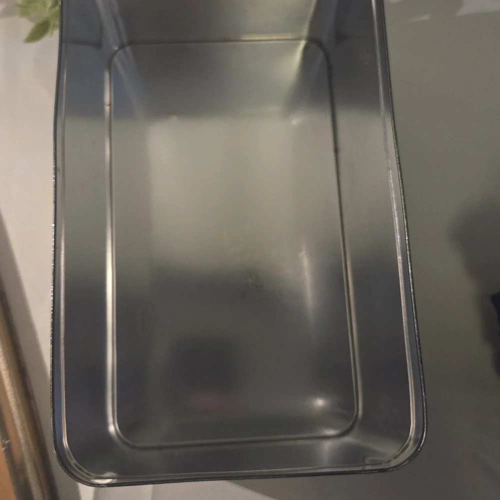 Vintage Decor Tin – Because Plastic Containers Are Boring